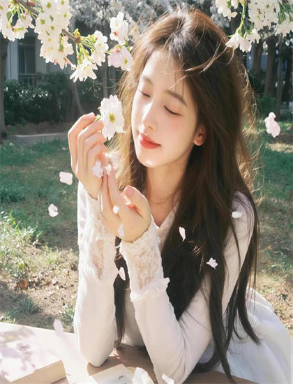 家庭片《不穿内衣的瑜伽教》拍摄花絮：美术的场景设计与氛围营造 感受创作的魅力与挑战